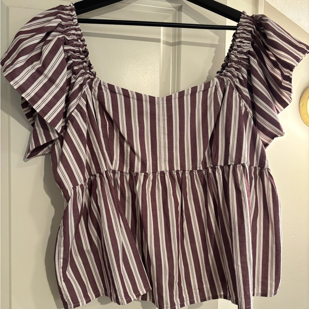 Old Navy flutter sleeve peplum top